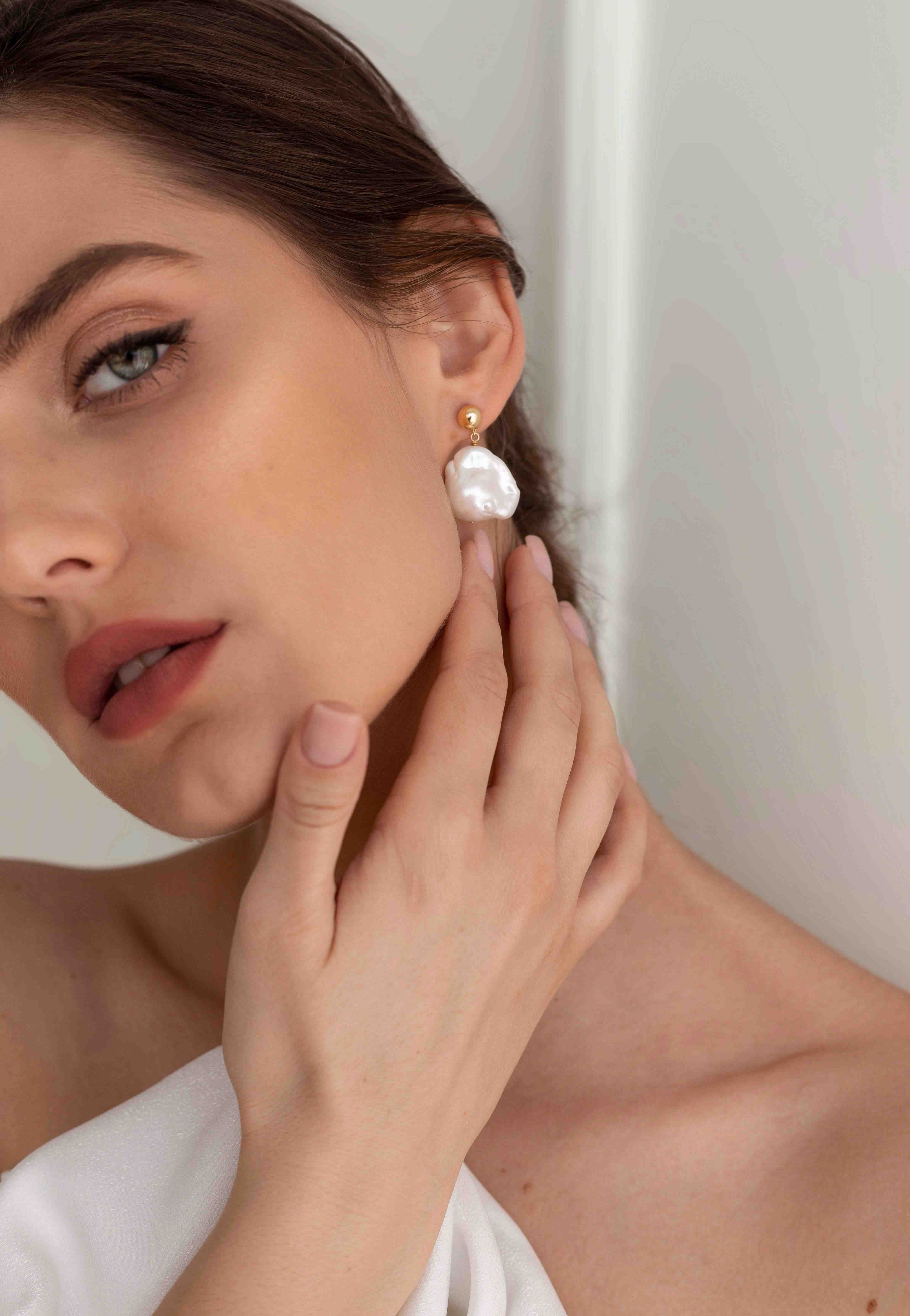 Ariel Pearl Earrings